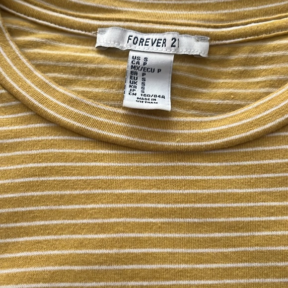 Forever 21 Influencer graphic tee - Picture 2 of 3